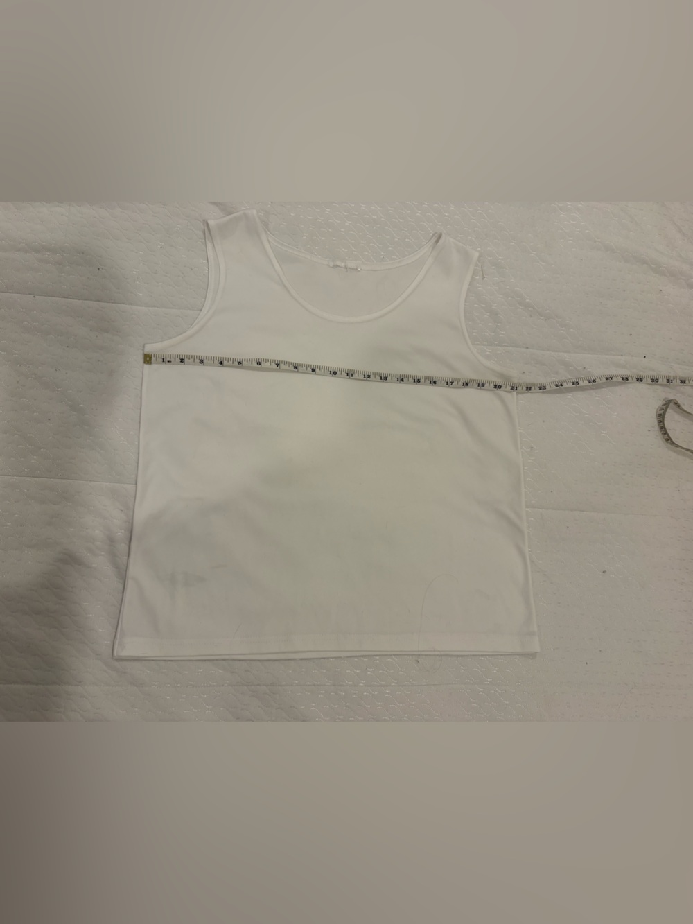FREE WITH PURCHASE Classic White Scoop Neck Tank Top - Picture 4 of 5